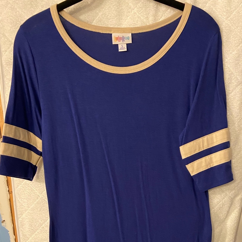 ⭐️4 for $20⭐️  LulaRoe Julia blue baseball sleeves